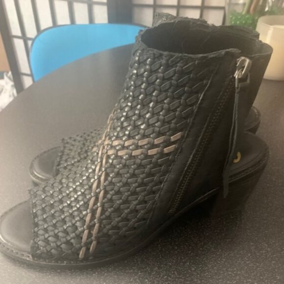 Women's Open Toe/Heel Out Bootie! - Picture 1 of 6